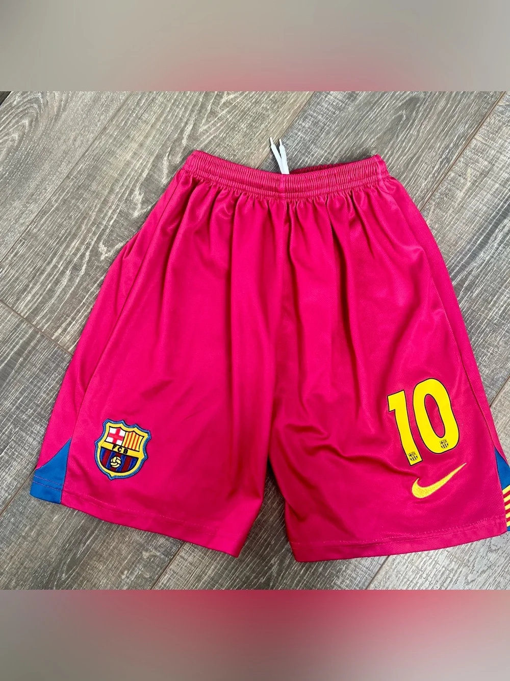 Nike FC Barcelona Red kid’s Soccer Shorts - Size large